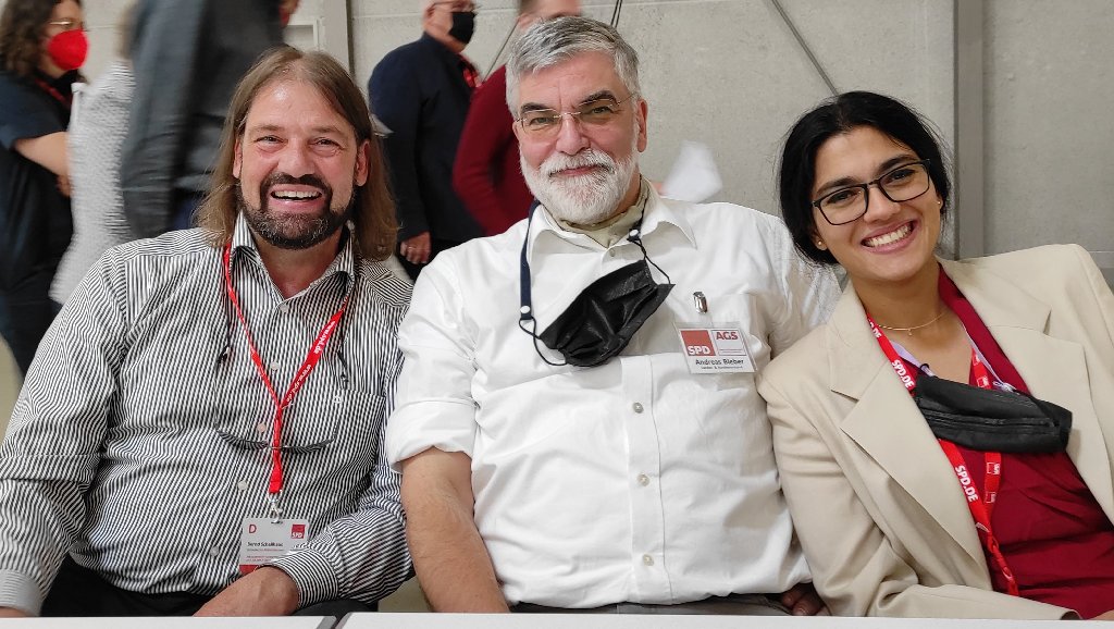SPD-RLP Landesparteitag 2022: AGS-RLP Landesvorstandsmitglieder Bernd Schellhaas, Andreas Bieber, Manisha Bieber