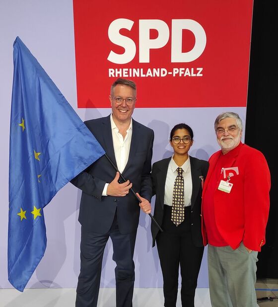 Auf dem Bild Alexander Schweitzer, Manisha Bieber und Andreas Bieber